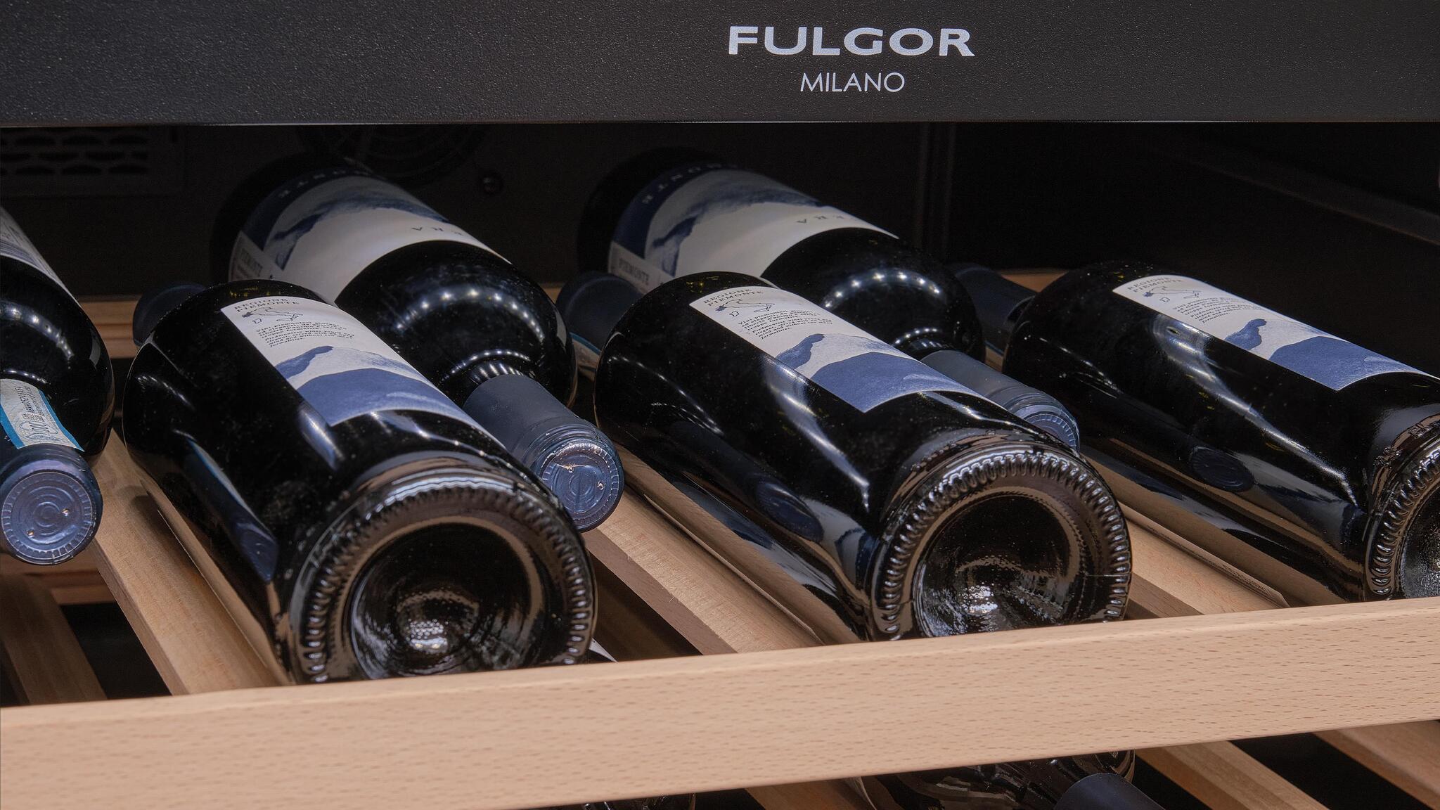 Винный шкаф Fulgor Milano FWC 8200 U TC BKX
